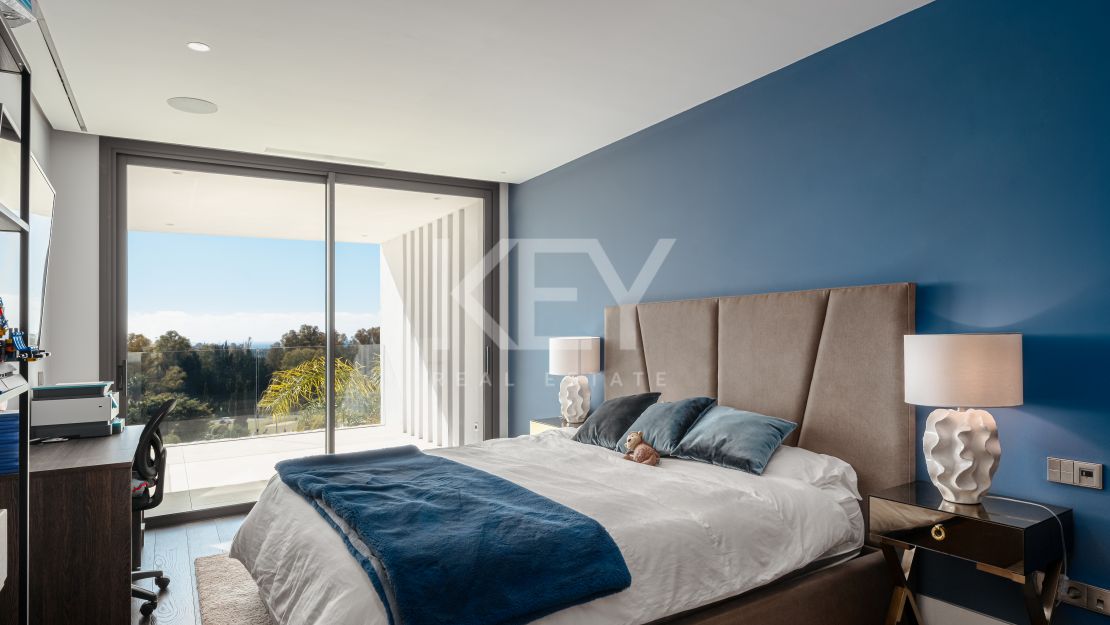 Exceptional villa for sale in a gated community in La Alqueria, Benahavis