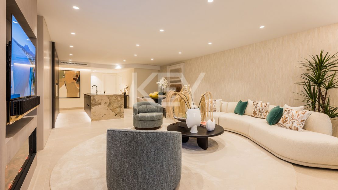 Apartamento en planta baja con piscina privada y acceso directo a la playa en Estepona Este