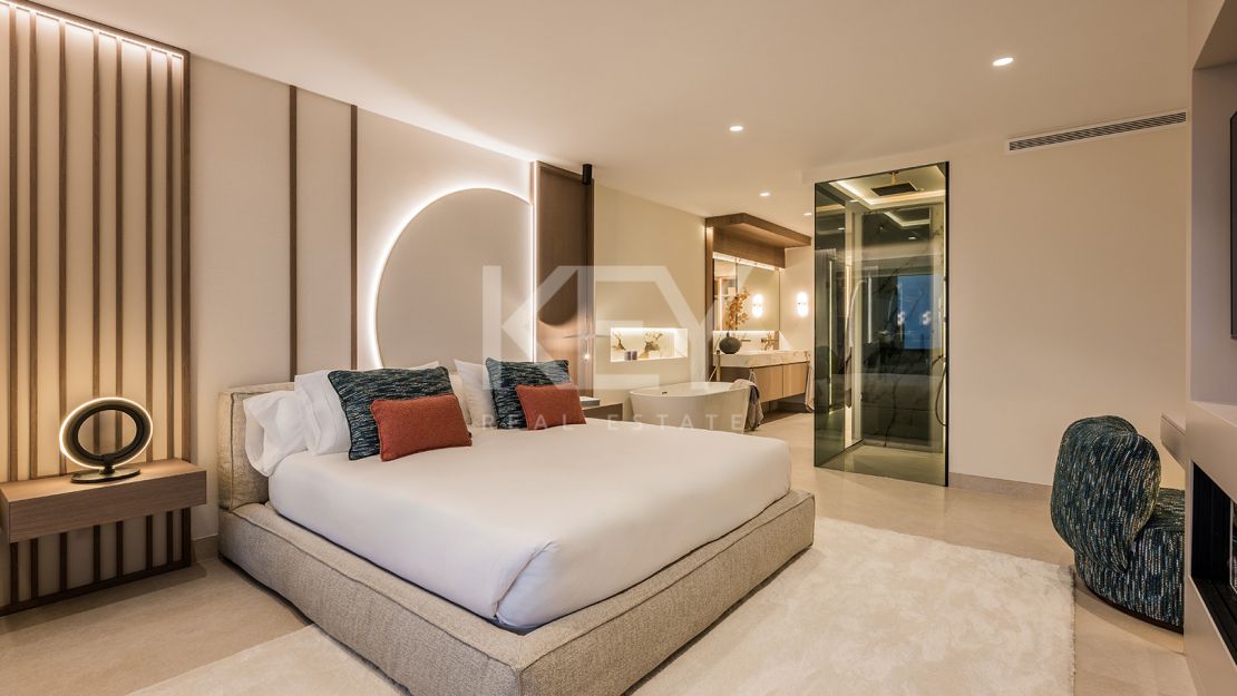 Apartamento en planta baja con piscina privada y acceso directo a la playa en Estepona Este