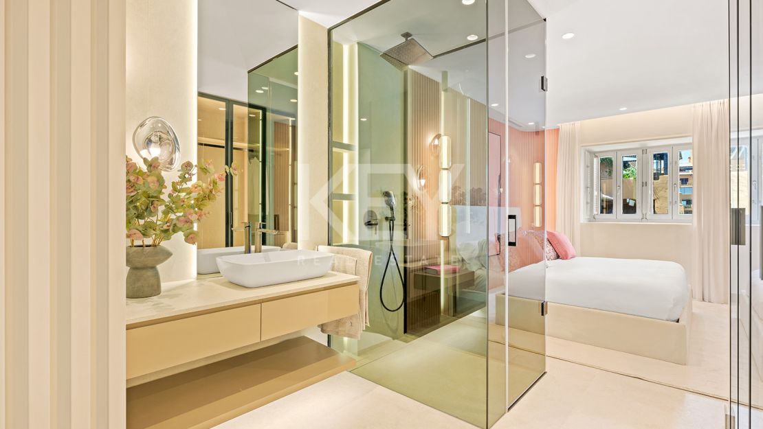 Apartamento en planta baja con piscina privada y acceso directo a la playa en Estepona Este