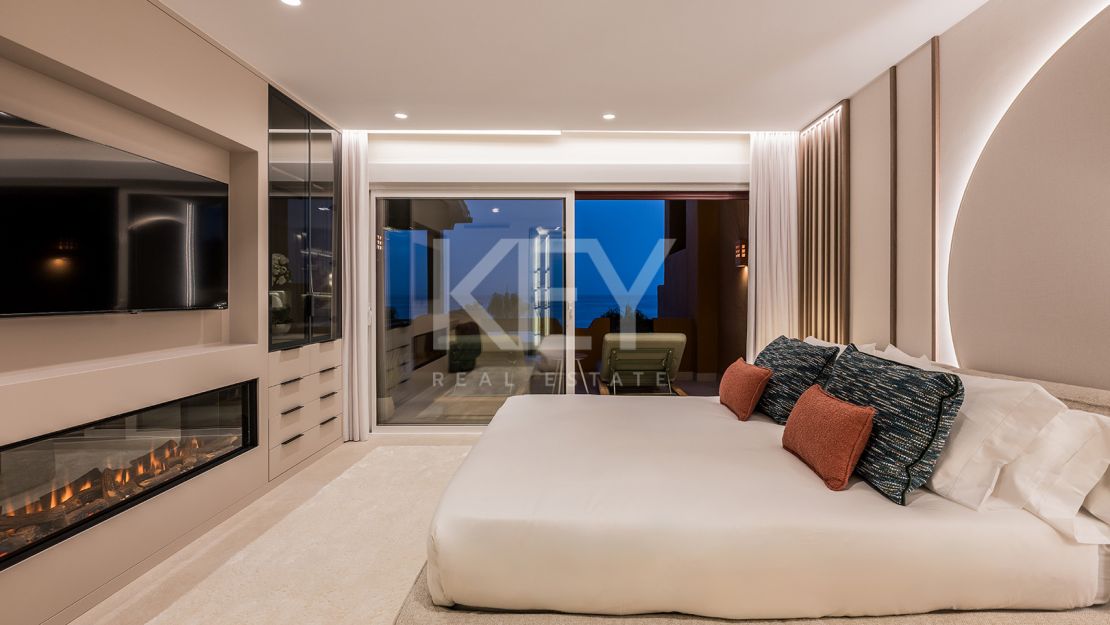 Apartamento en planta baja con piscina privada y acceso directo a la playa en Estepona Este