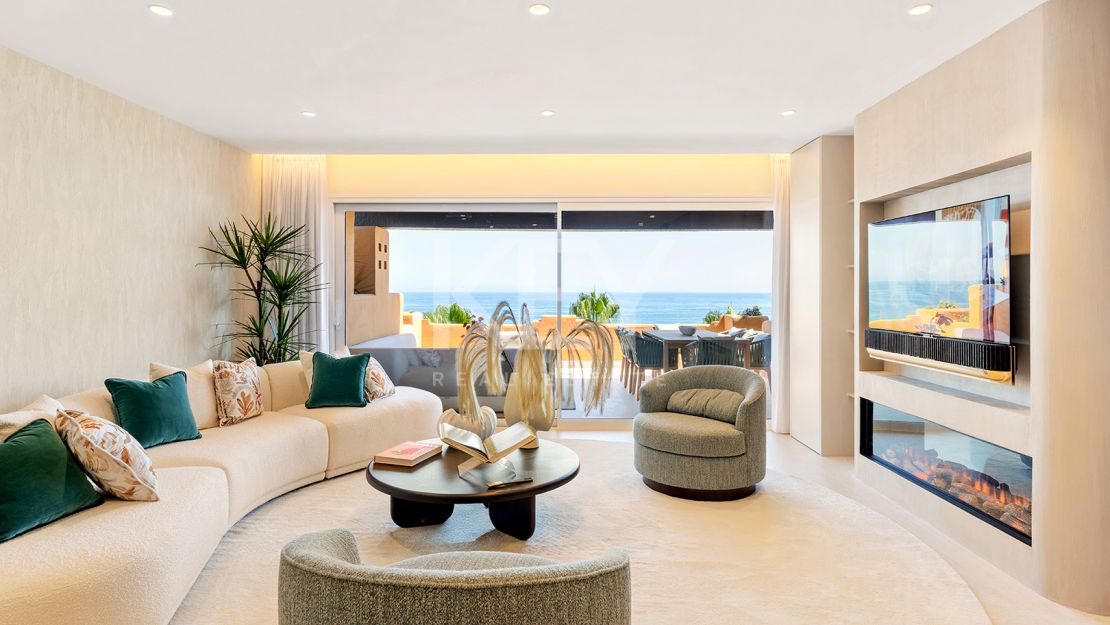 Apartamento en planta baja con piscina privada y acceso directo a la playa en Estepona Este