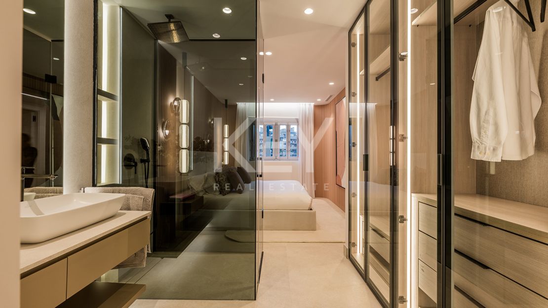 Apartamento en planta baja con piscina privada y acceso directo a la playa en Estepona Este