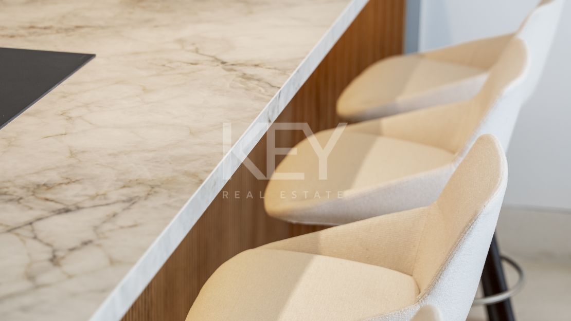 Apartamento en planta baja en esquina con jardín privado en exclusiva comunidad cerrada en Aloha, Nueva Andalucía