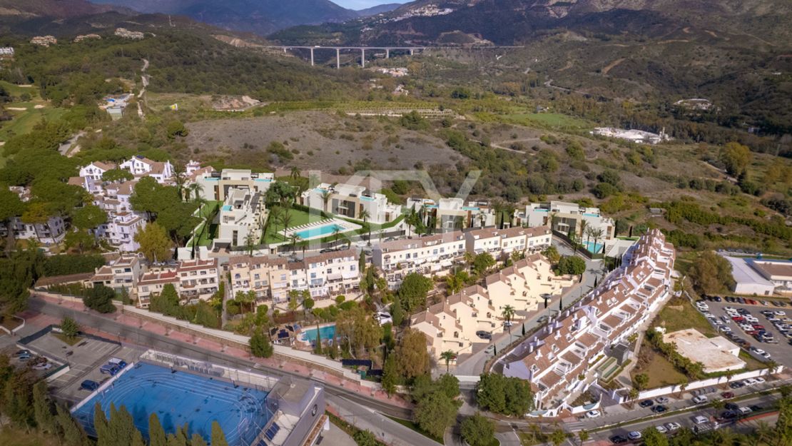 Apartamento en planta baja en esquina con jardín privado en exclusiva comunidad cerrada en Aloha, Nueva Andalucía