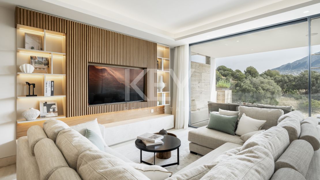 Apartamento en planta baja en esquina con jardín privado en exclusiva comunidad cerrada en Aloha, Nueva Andalucía