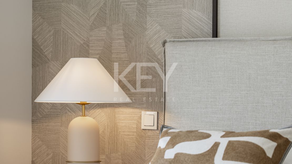 Apartamento en planta baja en esquina con jardín privado en exclusiva comunidad cerrada en Aloha, Nueva Andalucía