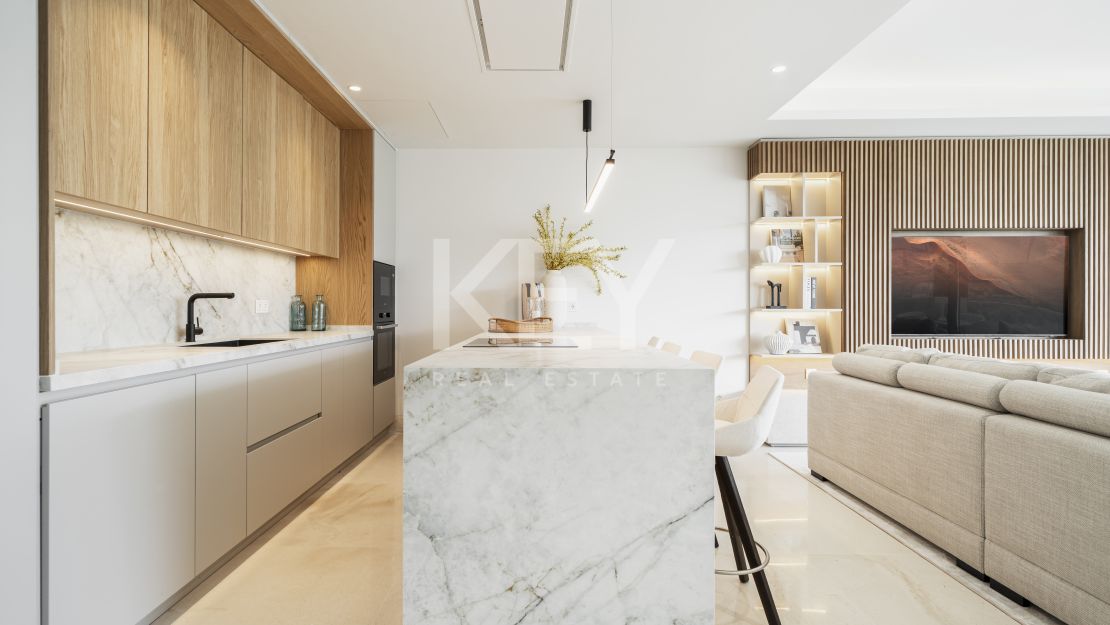 Apartamento en planta baja en esquina con jardín privado en exclusiva comunidad cerrada en Aloha, Nueva Andalucía