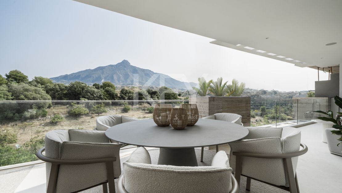 Apartamento en planta baja en esquina con jardín privado en exclusiva comunidad cerrada en Aloha, Nueva Andalucía