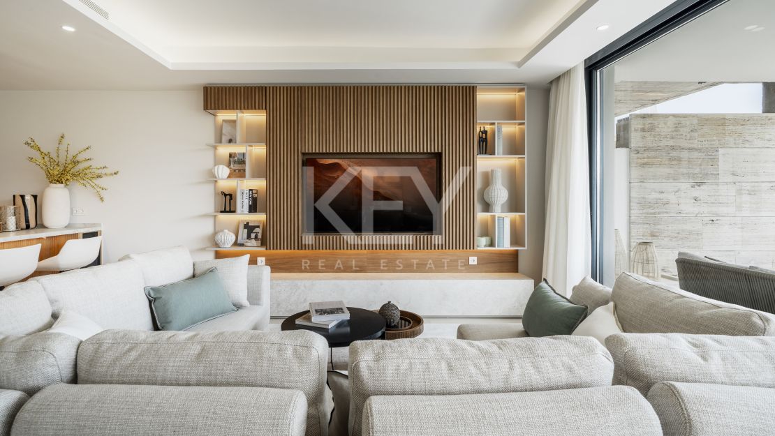 Apartamento en planta baja en esquina con jardín privado en exclusiva comunidad cerrada en Aloha, Nueva Andalucía