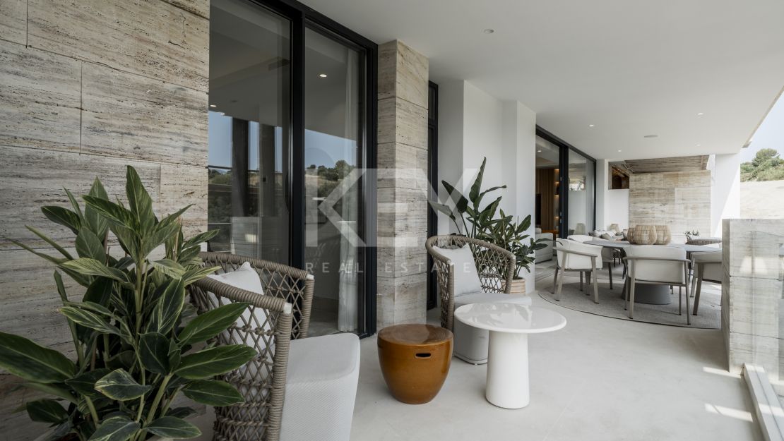 Apartamento en planta baja en esquina con jardín privado en exclusiva comunidad cerrada en Aloha, Nueva Andalucía