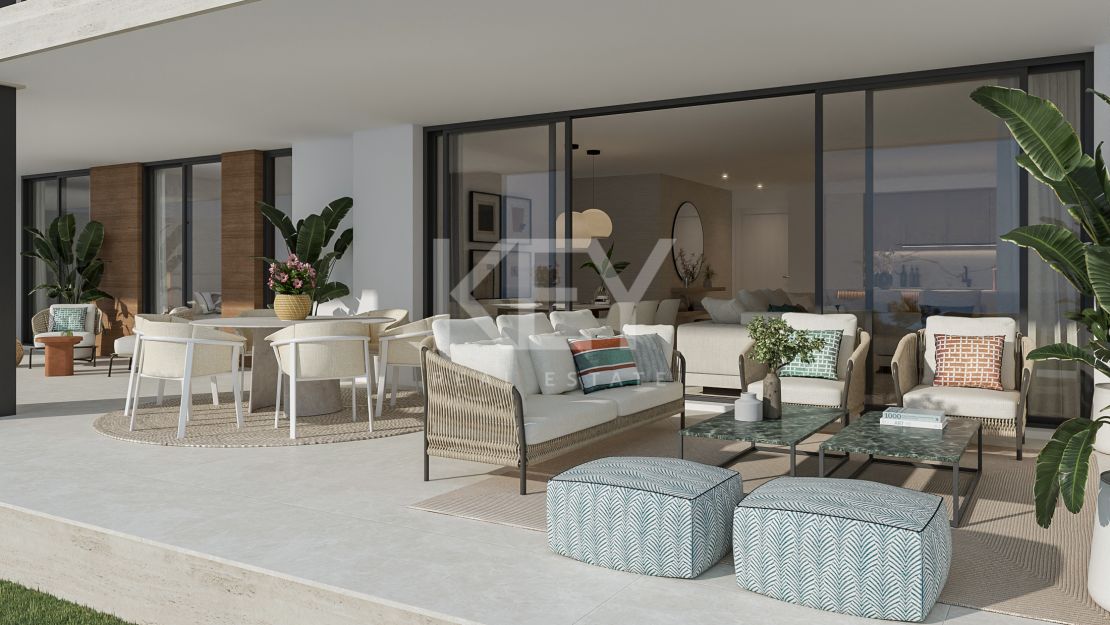 Ático dúplex de lujo con vistas al mar y a la montaña en una comunidad cerrada cerca de la Milla de Oro de Marbella