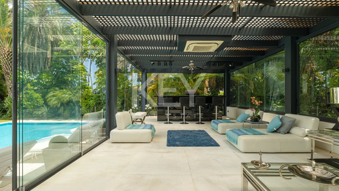 Elegante villa con vistas al golf y a la montaña en Nueva Andalucía