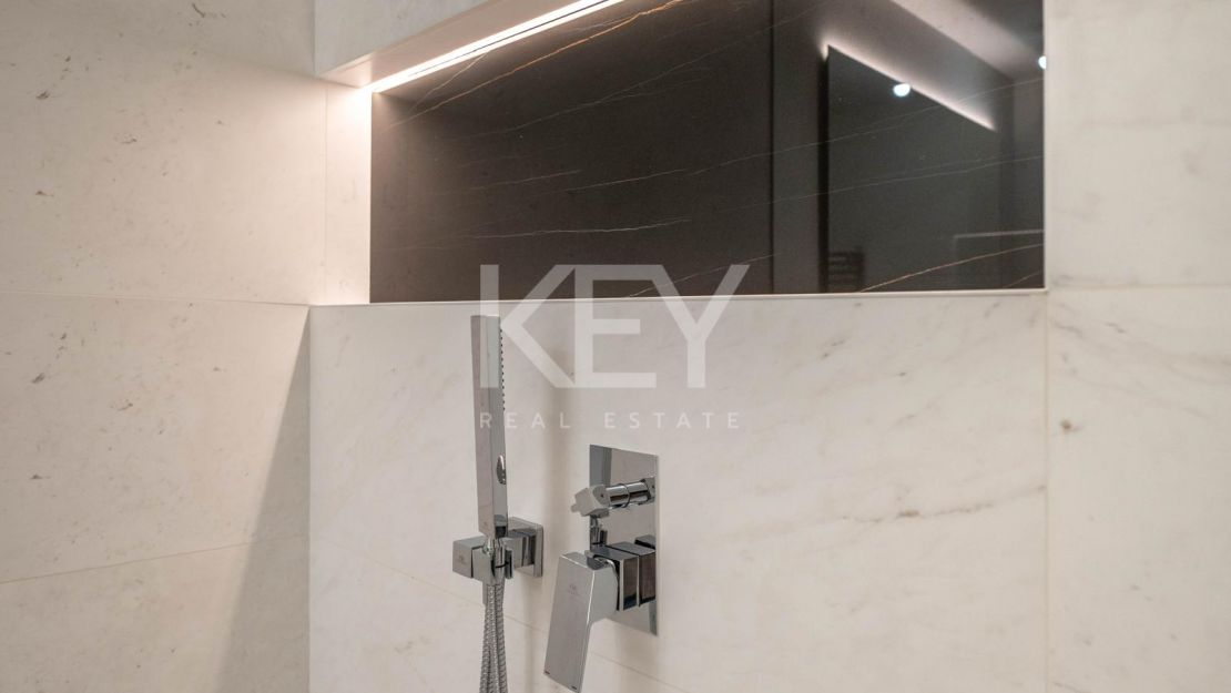Moderno apartamento de 3 dormitorios con instalaciones premium en Marbella