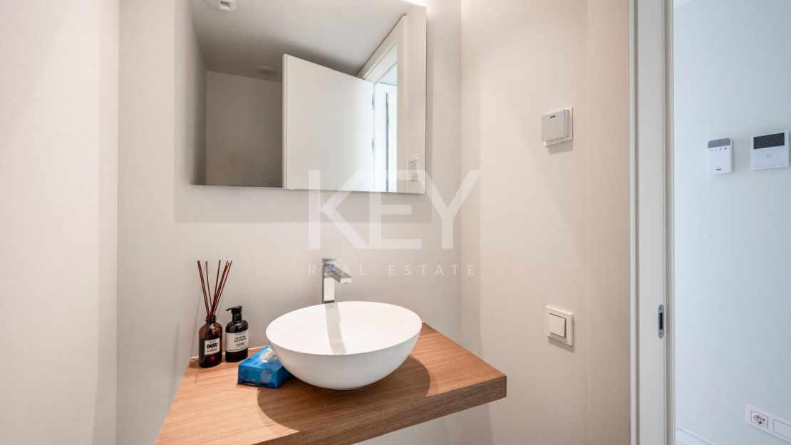 Moderno apartamento de 3 dormitorios con instalaciones premium en Marbella