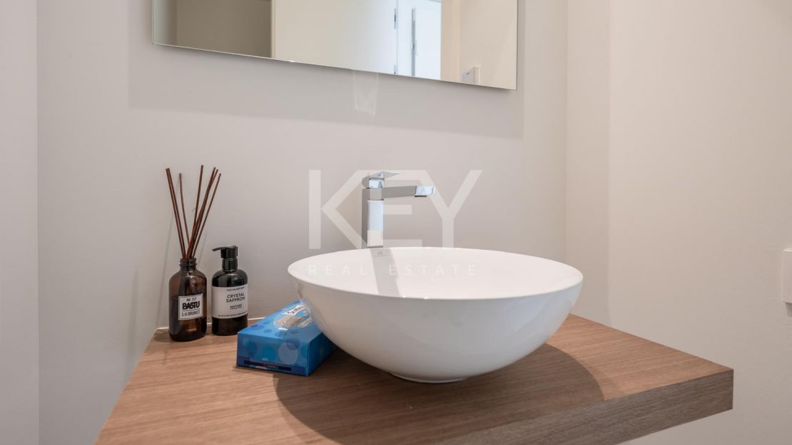 Moderno apartamento de 3 dormitorios con instalaciones premium en Marbella