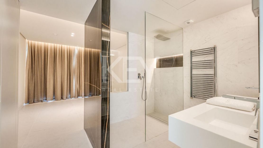Moderno apartamento de 3 dormitorios con instalaciones premium en Marbella