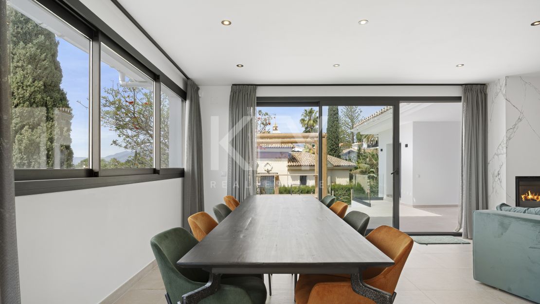 Villa contemporánea renovada con vistas al mar en Elviria, Marbella Este