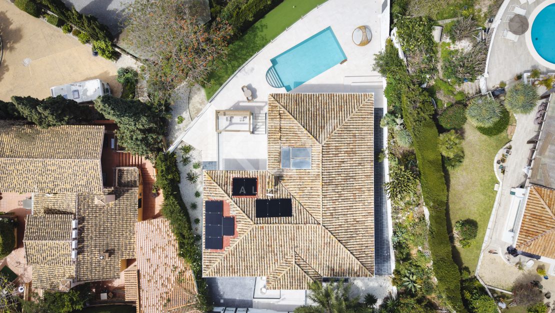 Villa contemporánea renovada con vistas al mar en Elviria, Marbella Este