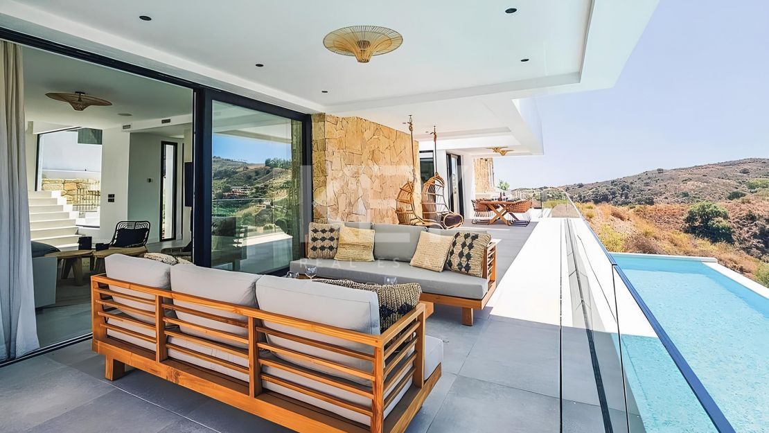 Villa contemporánea de nueva construcción con vistas al mar en La Resina Golf, Estepona