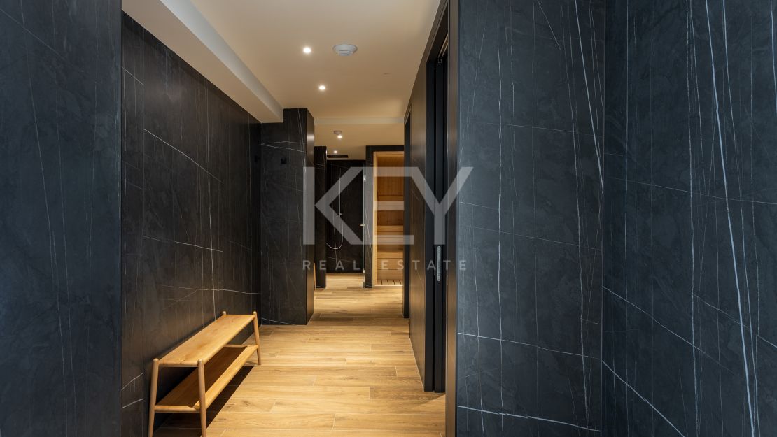 Apartamento duplex con vistas panorámicas al mar en La Quinta, Benahavís