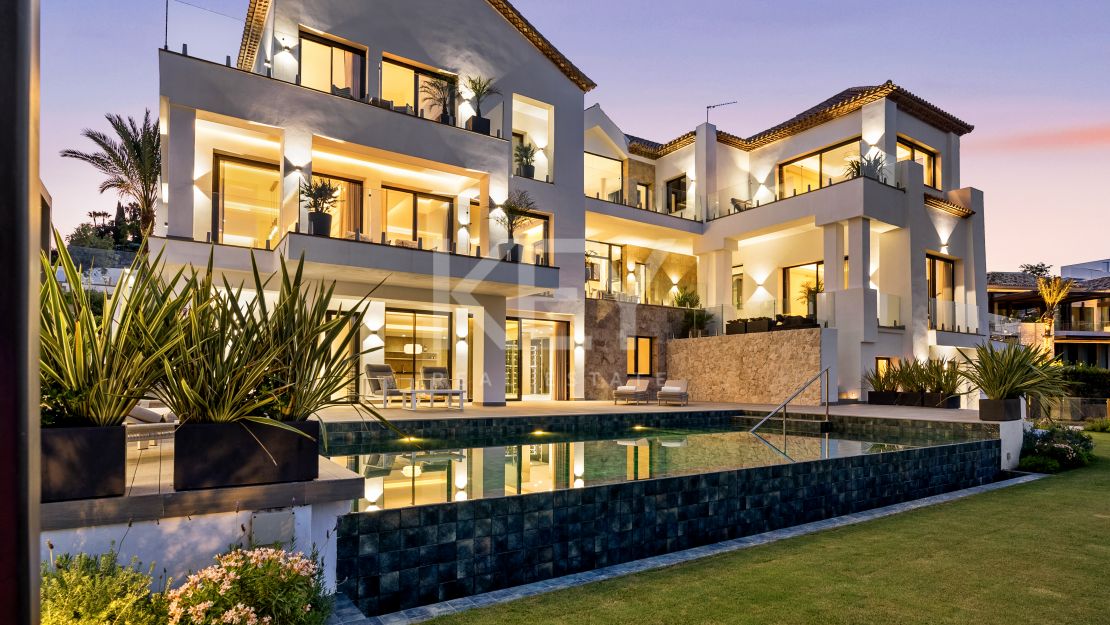 Elegante villa con vistas al mar y a la montaña en Los Flamingos, Benahavís