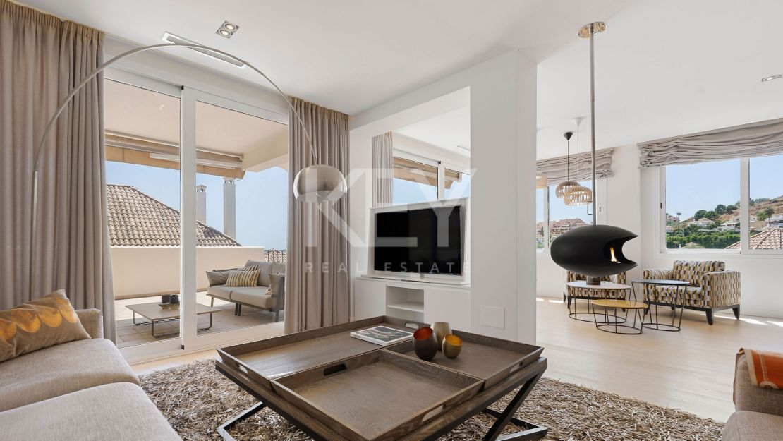 Dúplex elegante con vistas panorámicas al mar en Aloha Hill Club, Nueva Andalucía