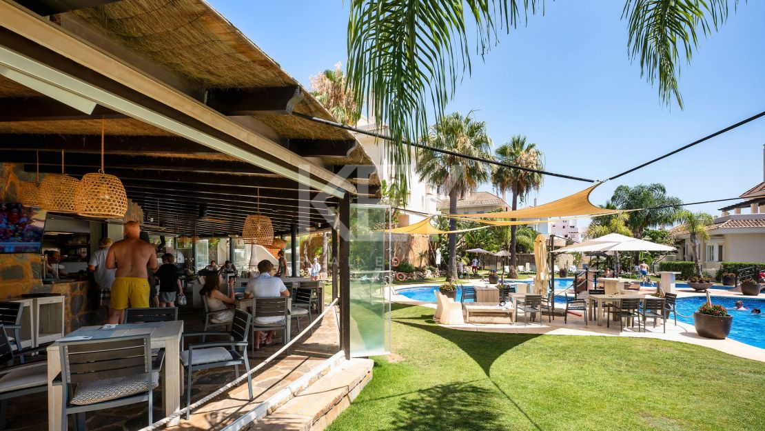 Dúplex elegante con vistas panorámicas al mar en Aloha Hill Club, Nueva Andalucía