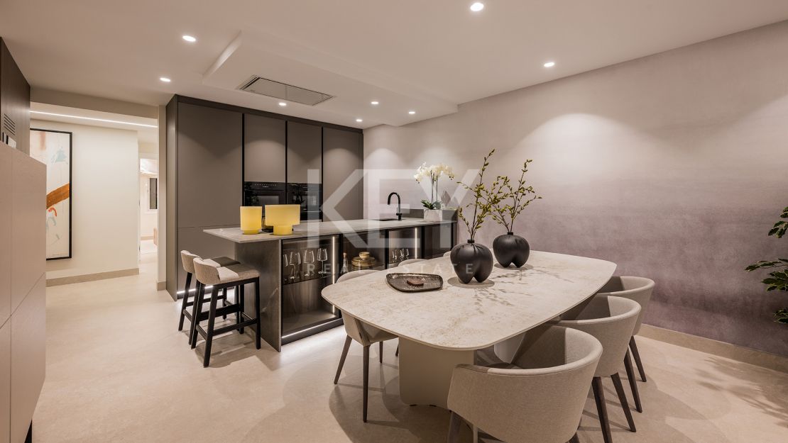 Apartamento renovado en primera línea de playa con acceso directo al mar en la Nueva Milla de Oro