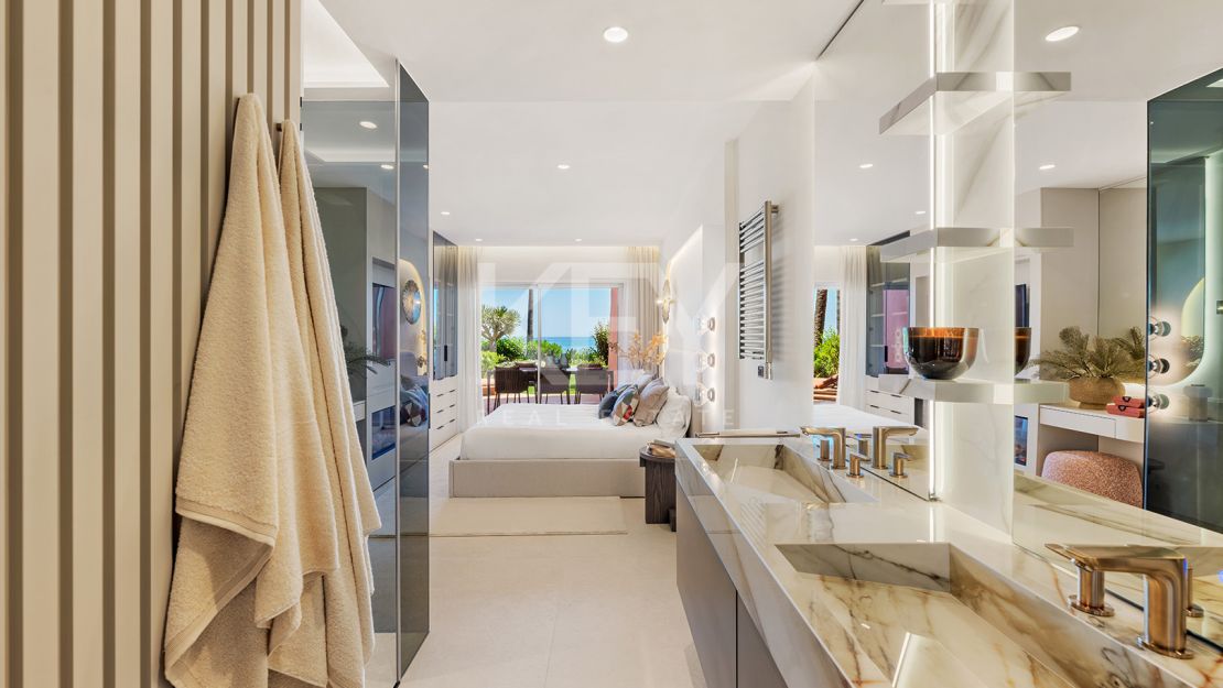 Apartamento renovado en primera línea de playa con acceso directo al mar en la Nueva Milla de Oro