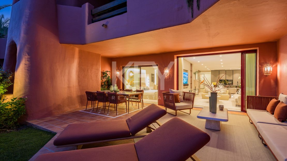 Apartamento renovado en primera línea de playa con acceso directo al mar en la Nueva Milla de Oro