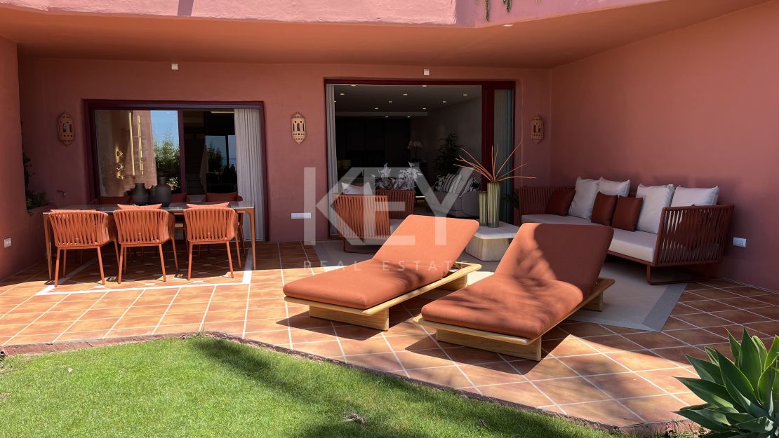 Apartamento renovado en primera línea de playa con acceso directo al mar en la Nueva Milla de Oro