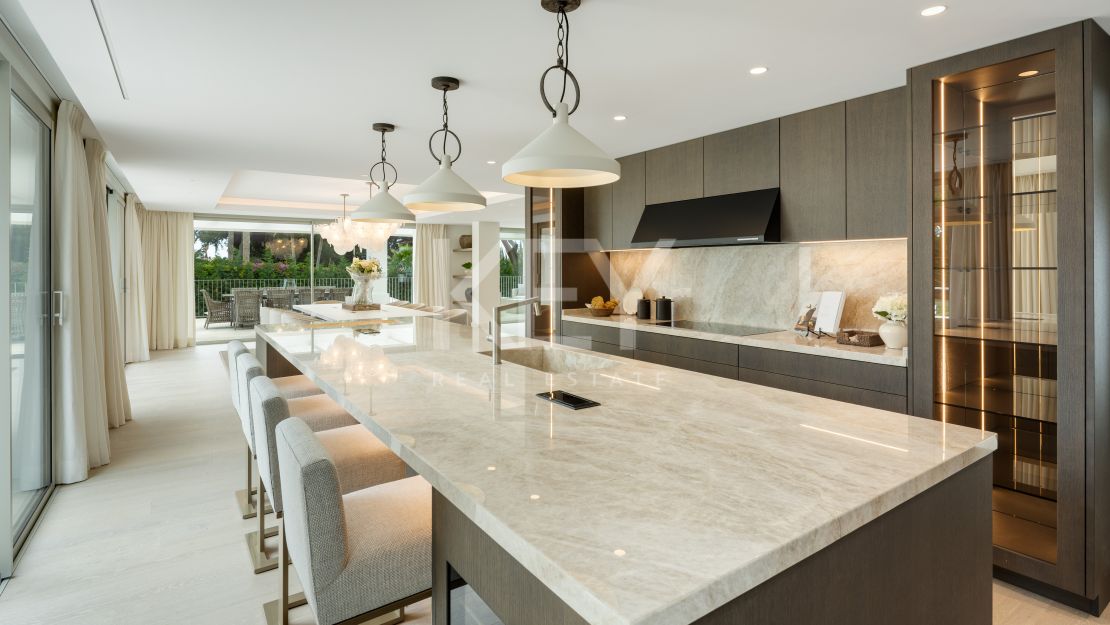 Nueva villa con pista de tenis en Rocío de Nagüeles, Marbella Milla de Oro