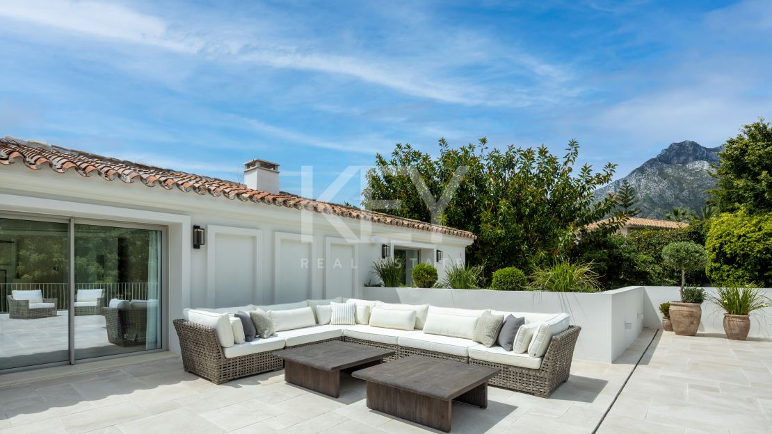 Nueva villa con pista de tenis en Rocío de Nagüeles, Marbella Milla de Oro