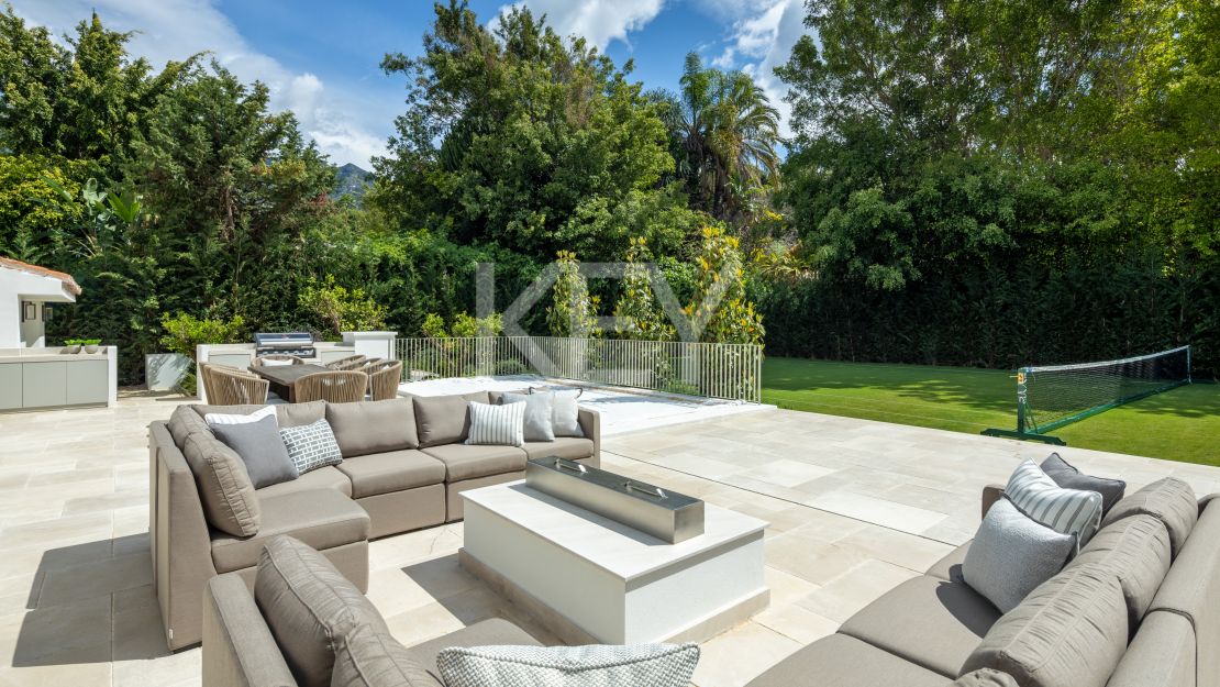 Nueva villa con pista de tenis en Rocío de Nagüeles, Marbella Milla de Oro