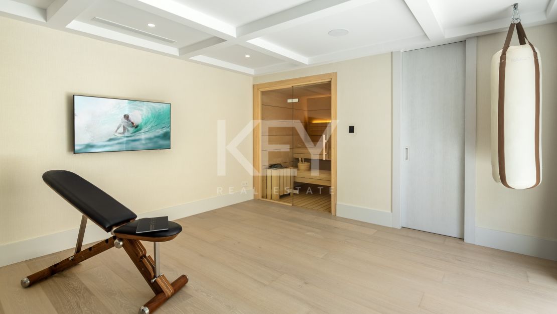 Nueva villa con pista de tenis en Rocío de Nagüeles, Marbella Milla de Oro