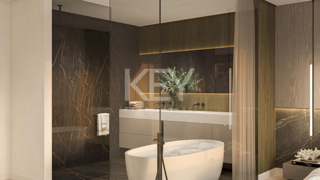 Refined Townhouse on frontline golf in La Quinta, Benahavis