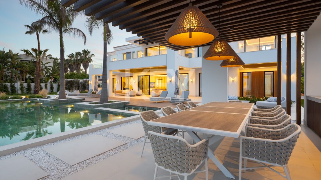 Vistas panorámicas y diseño refinado: Villa en Monte Halcones, Benahavís