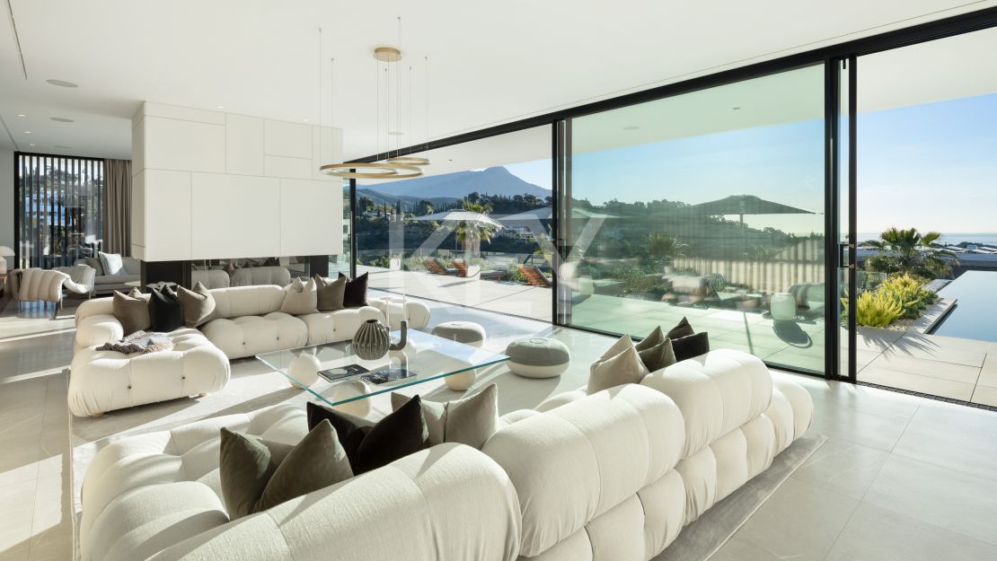Panoramic view Villa with infinity pool and Spa in the hills of El Madroñal, Benahavis