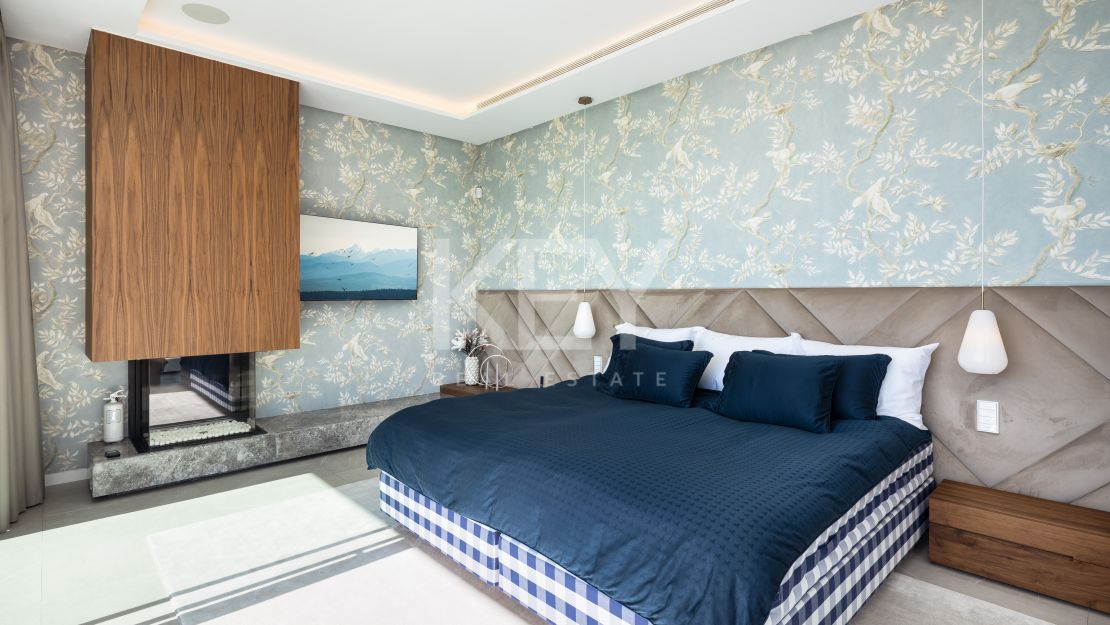 Panoramic view Villa with infinity pool and Spa in the hills of El Madroñal, Benahavis