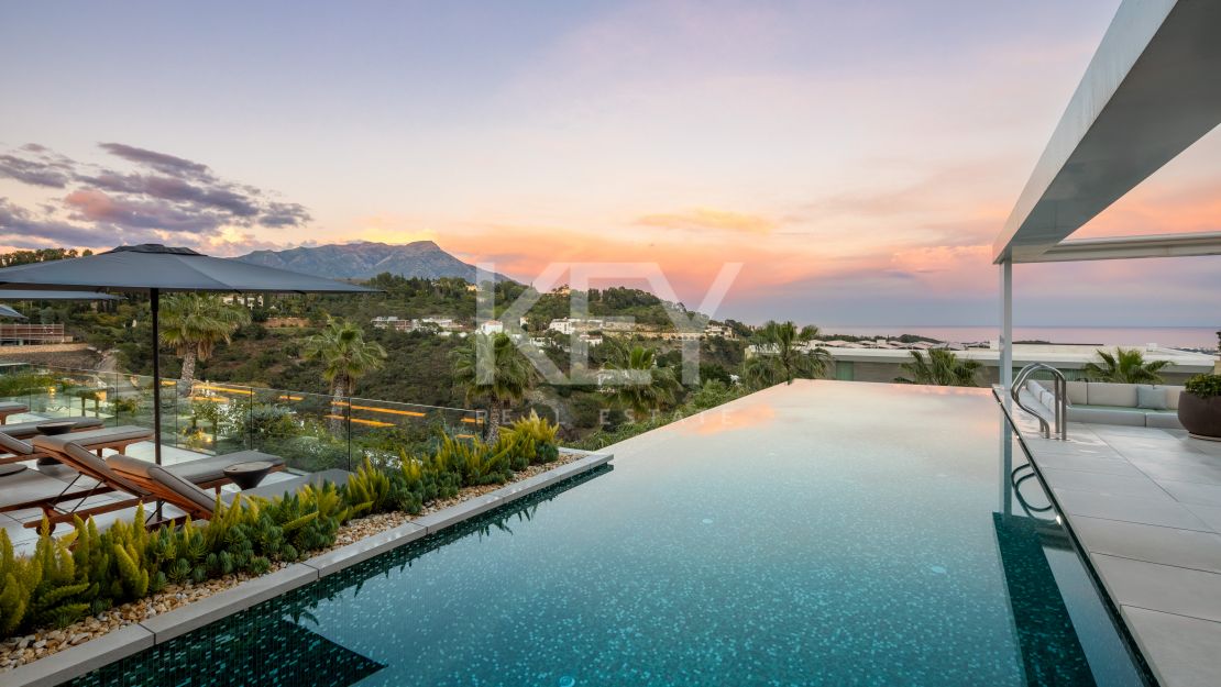 Panoramic view Villa with infinity pool and Spa in the hills of El Madroñal, Benahavis