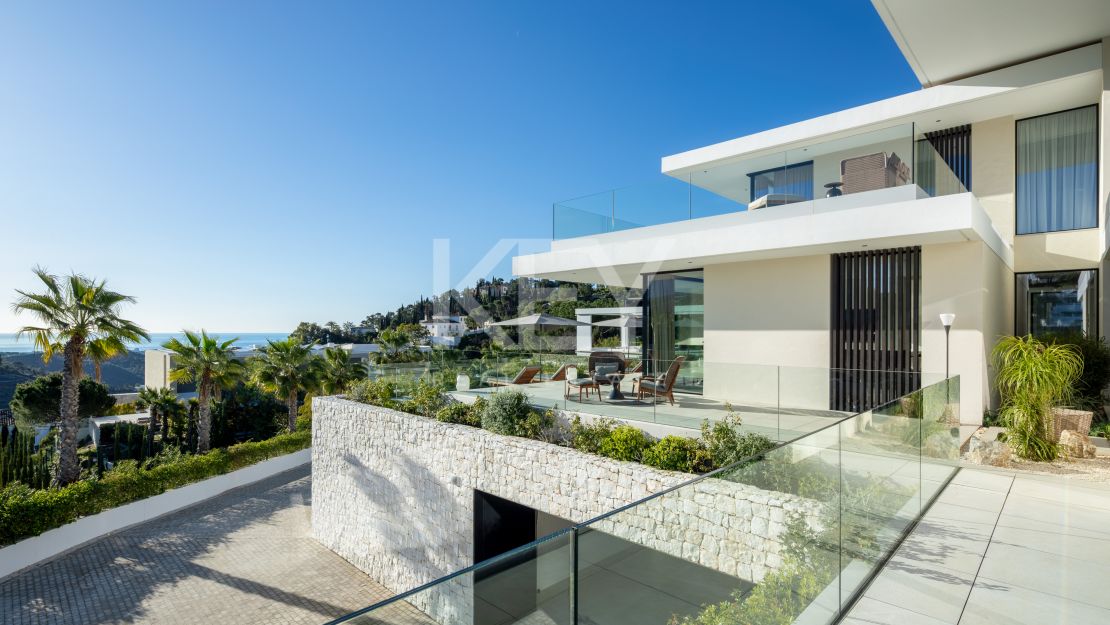 Panoramic view Villa with infinity pool and Spa in the hills of El Madroñal, Benahavis