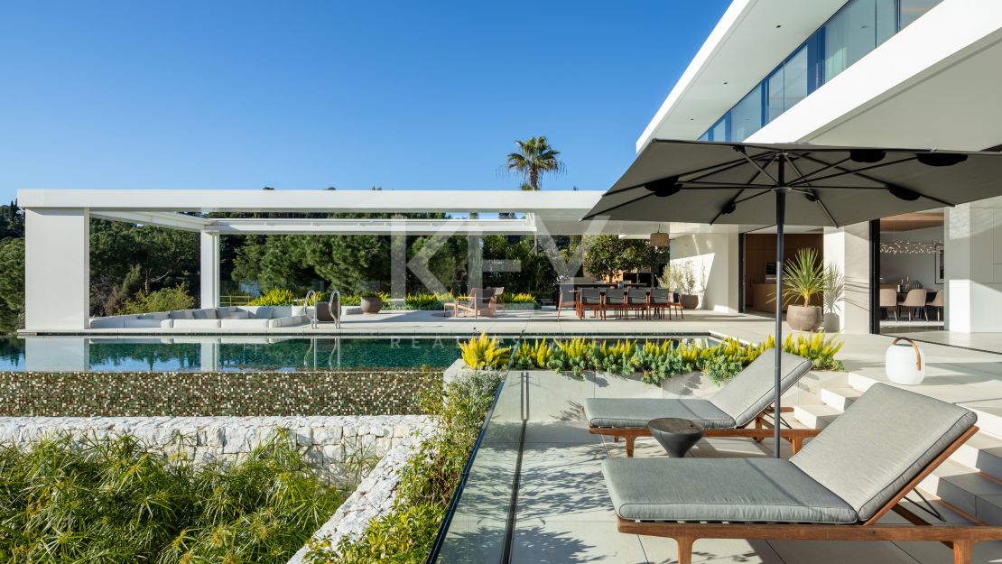 Panoramic view Villa with infinity pool and Spa in the hills of El Madroñal, Benahavis