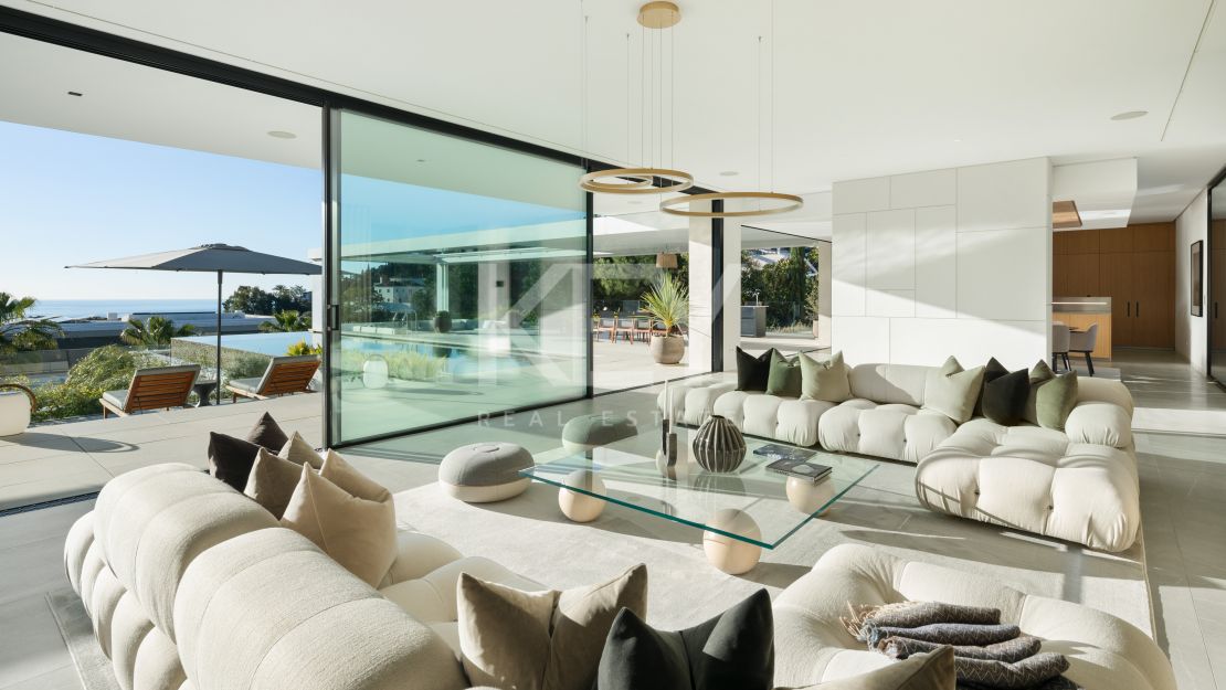Panoramic view Villa with infinity pool and Spa in the hills of El Madroñal, Benahavis