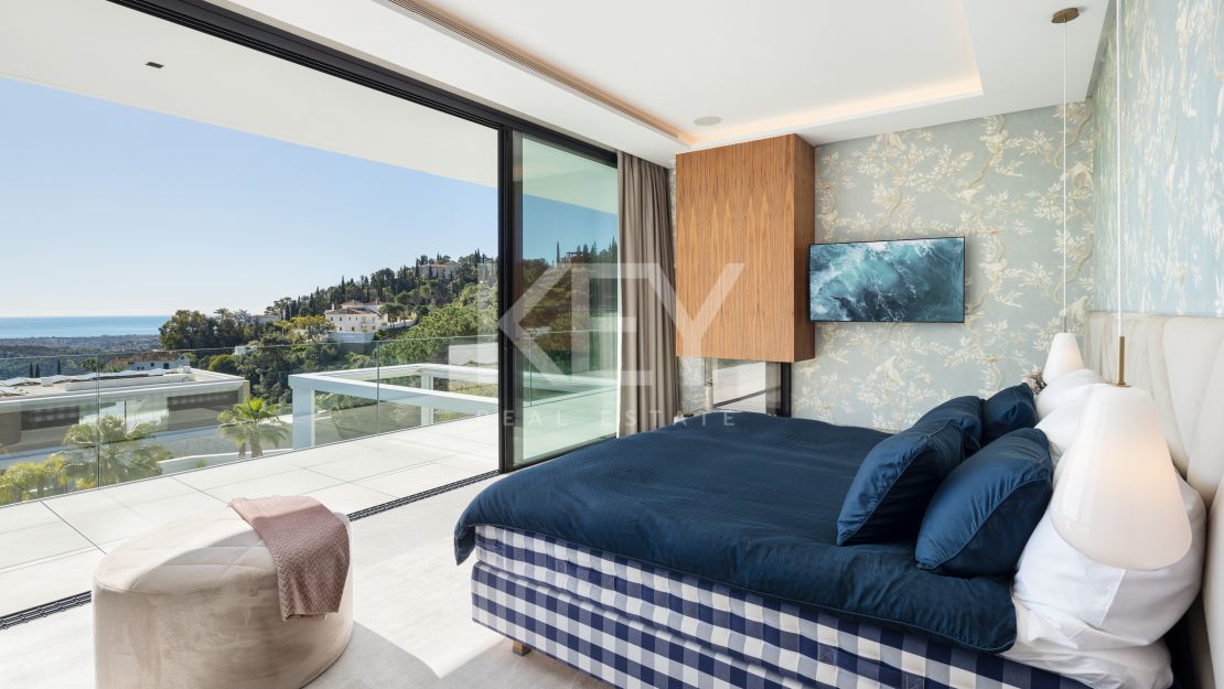 Panoramic view Villa with infinity pool and Spa in the hills of El Madroñal, Benahavis