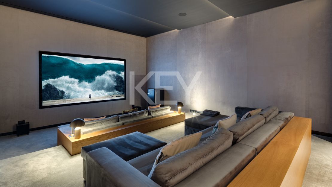 Panoramic view Villa with infinity pool and Spa in the hills of El Madroñal, Benahavis