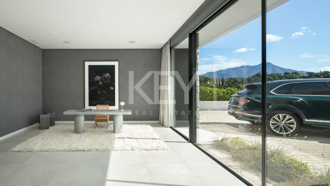 Panoramic view Villa with infinity pool and Spa in the hills of El Madroñal, Benahavis