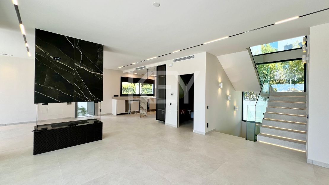 Contemporary beachside villa with sea views and smart design in Elviria, Marbella East