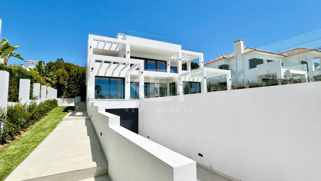 Contemporary beachside villa with sea views and smart design in Elviria, Marbella East