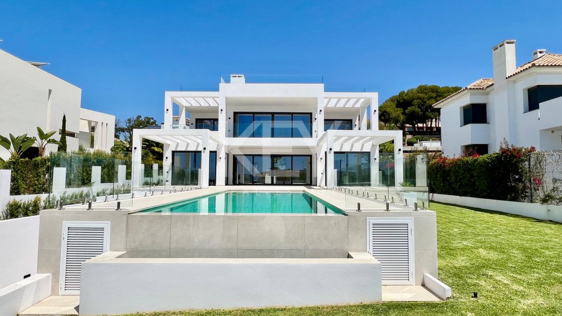 Contemporary beachside villa with sea views and smart design in Elviria, Marbella East